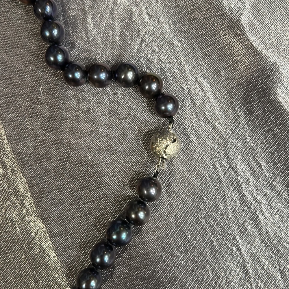 NEW 9-10 mm Authentic Grey Pearl Necklace with blue/green overtones - Picture 4 of 6
